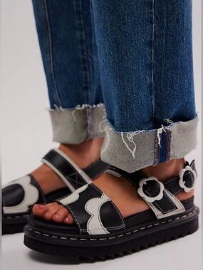 Dr Martens Voss Floral sandals size 9 black and white